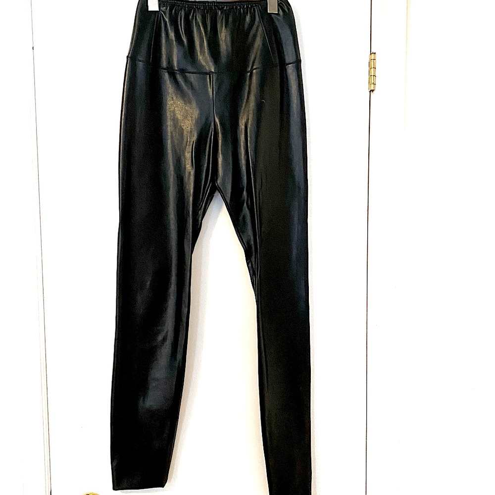 Gently used high rise leggings.
